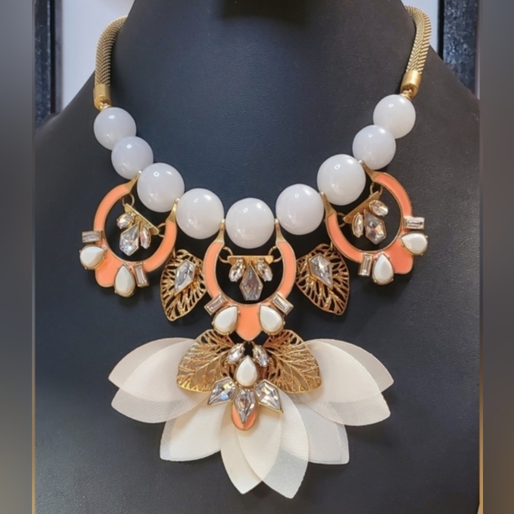 Stella and Dot Statement Necklace - Picture 9 of 9